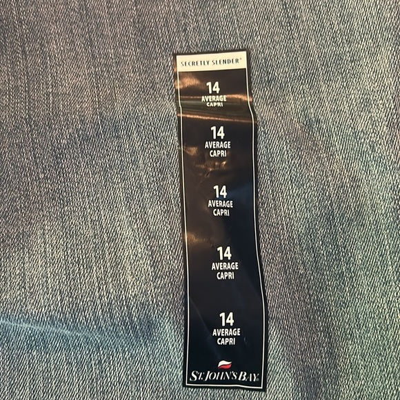 NWT St John's Bay classic capri Secretly Slender Jeans Size 14 w/ shirt - Picture 9 of 13